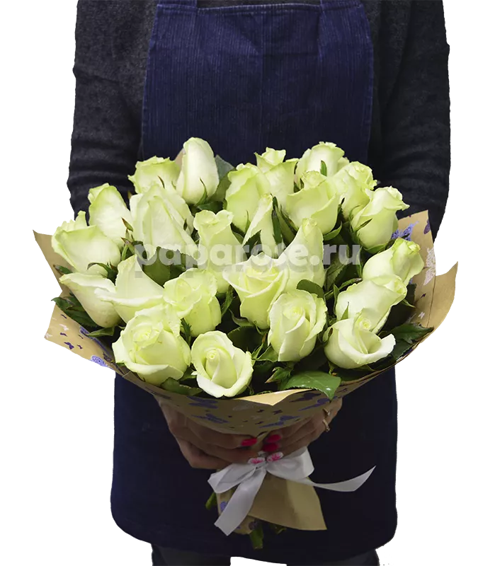 Букет из 25 белых роз в крафт-бумаге купить в Челябинске с доставкой понизким ценам